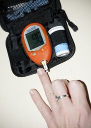 Measure the blood glucose level to correct insulin doses with 1 type of diabetes